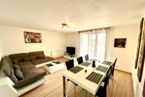 SOBNB PARC - Spacieux appartement devant tram av parking